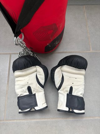 Saco de boxeo y guantes junior
