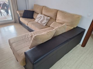 Sofá chaise longue beige y negro