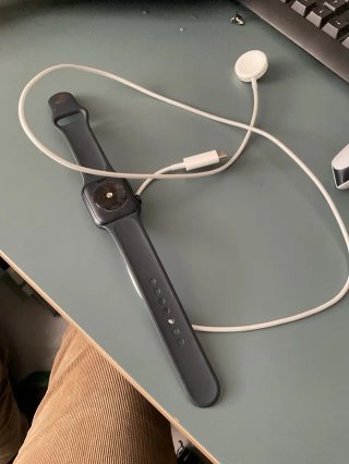 Apple Watch Negro/Plateado con Cargador