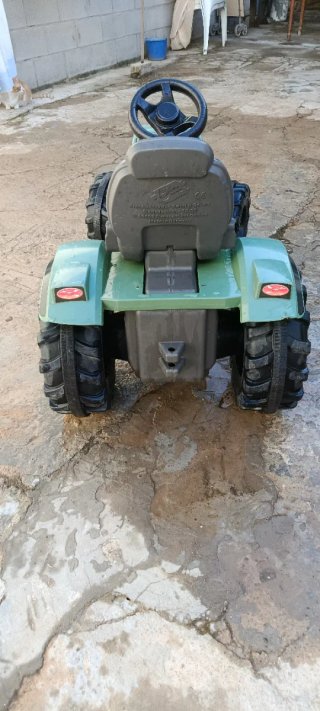 Tractor Fendt a pedales para niños
