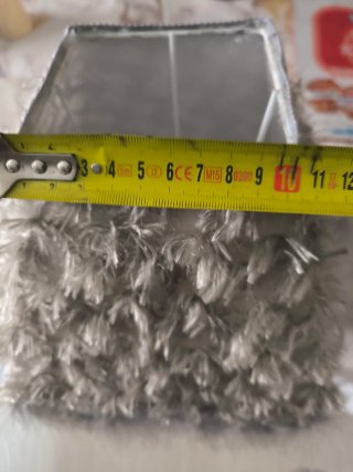 Pantallas de lámpara doradas y plateadas