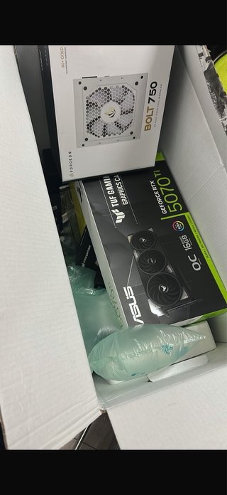 Pc gaming Amd ryzen 7 7800X3D Rtx 5070ti 32GB DDR5