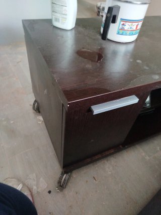 Mueble TV Madera Oscura y Plata