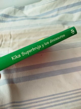 Kika Superbruja y los dinosaurios