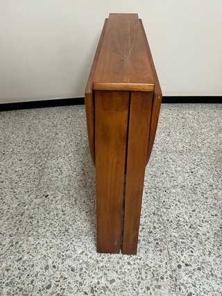 Mesa ovalada extensible de madera