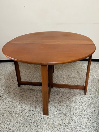 Mesa ovalada extensible de madera