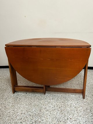 Mesa ovalada extensible de madera