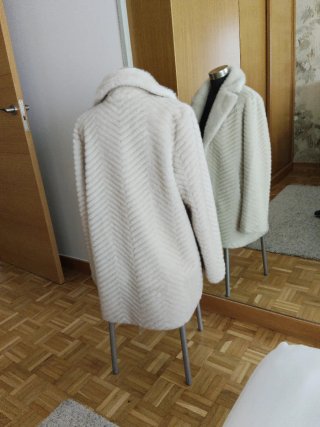 Chaquetón piel sintética beige