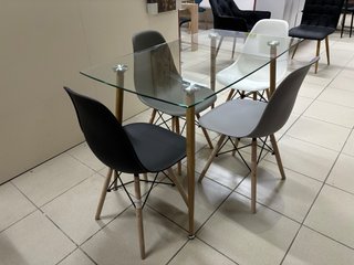 Mesa cristal y 4 sillas (3 colores)