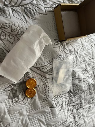Par de monedas/medallones coleccionables dorados