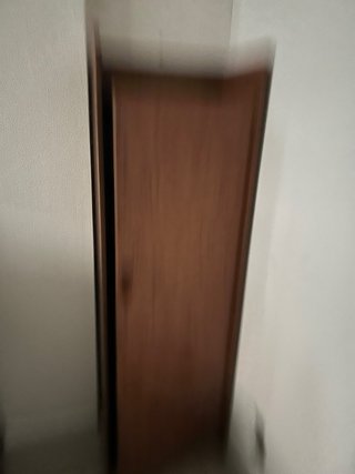 Armario de madera marrón