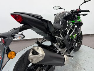 Kawasaki Z125 2023 Naked Negra/Verde