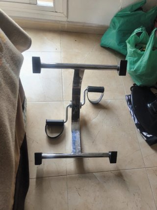 Máquina de pedales para ejercicio sentado