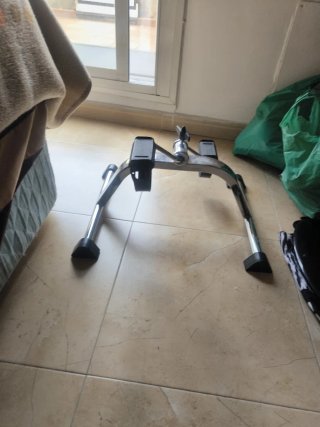 Máquina de pedales para ejercicio sentado