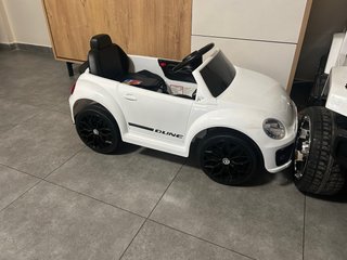 Coche eléctrico infantil blanco