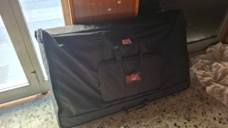 Televisor Thomson con maleta y trípode