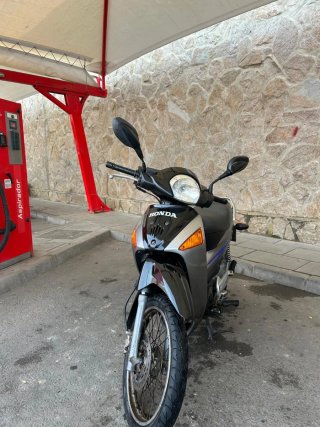 Honda 125 Moped Plata y Azul