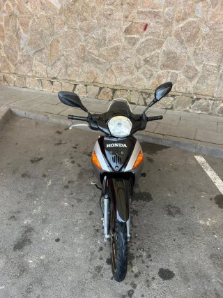 Honda 125 Moped Plata y Azul