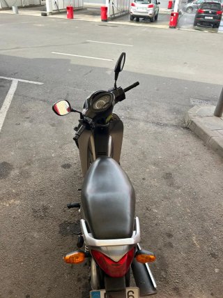 Honda 125 Moped Plata y Azul