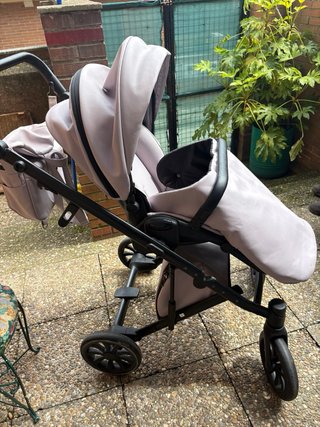 Carro y silla de paseo Anex Precio negociable