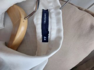 Camisa blanca con puntillas