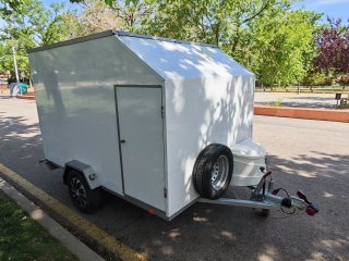 Remolque cerrado para motos o multiusos