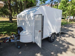 Remolque cerrado para motos o multiusos