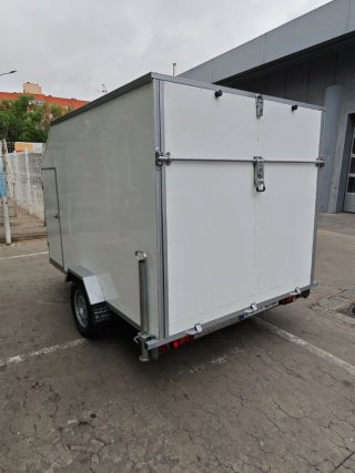 Remolque cerrado para motos o multiusos