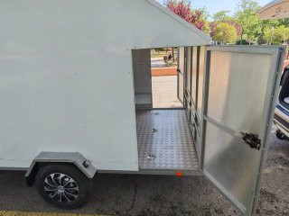 Remolque cerrado para motos o multiusos