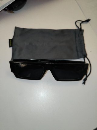 Gafas de sol rectangulares con funda Hawkers