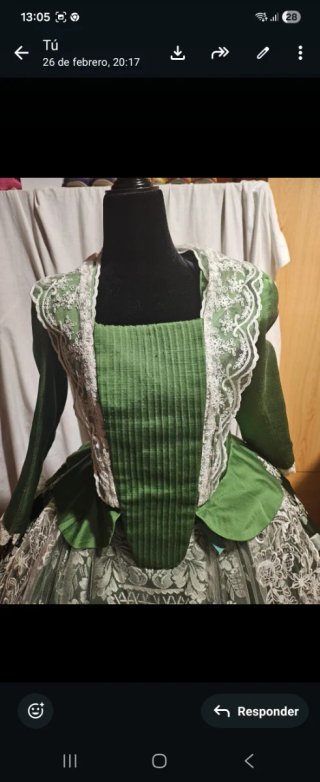Traje de Fallera verde y blanco