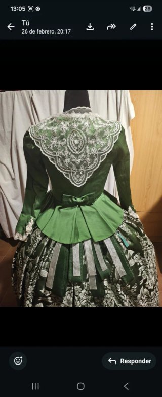 Traje de Fallera verde y blanco