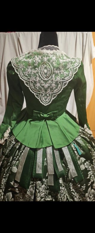 Traje de Fallera verde y blanco
