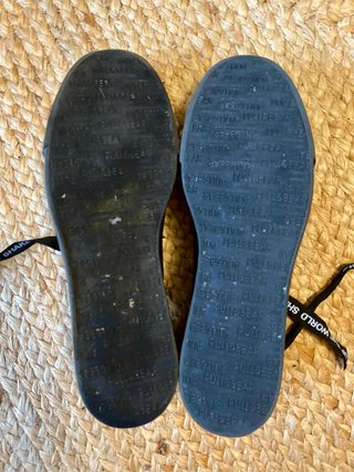 Zapatillas Negras con Mensaje Shake Up The World