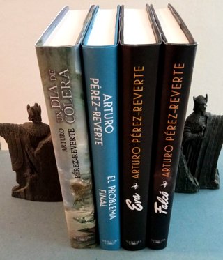 4 novelas en cartoné de Arturo Pérez-Reverte