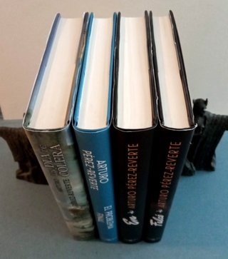 4 novelas en cartoné de Arturo Pérez-Reverte