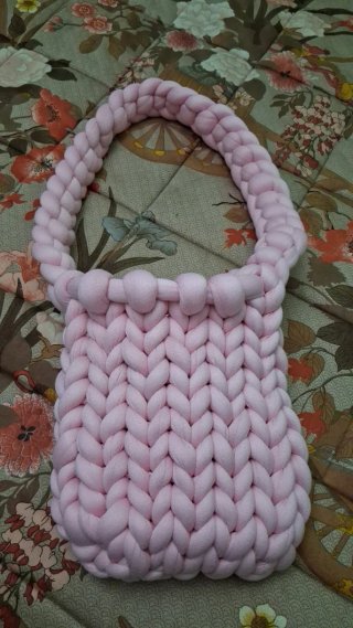 Borsetta a tracolla rosa fatta a mano