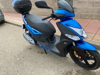 Kymco Agility 125 Scooter - Negro y Azul