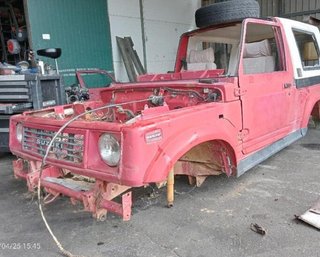 370353 5883070a00 aletín del izq suzuki samurai sj