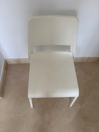Silla blanca moderna