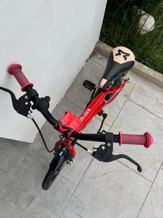 Bicicleta infantil roja