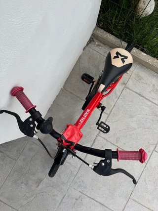 Bicicleta infantil roja