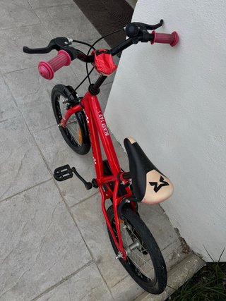 Bicicleta infantil roja