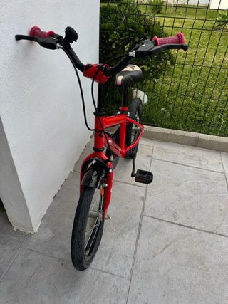 Bicicleta infantil roja