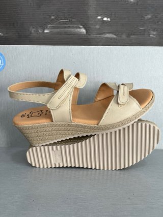 Sandalias cuña piel beige talla 41 nuevas