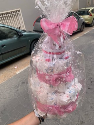 Tarta de pañales y detalles para bebé