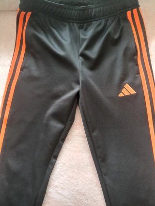 Pantalón chándal Adidas negro y naranja 11-12