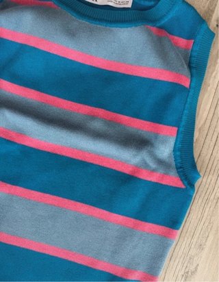 Camiseta sin mangas Zara rayas azul y rosa