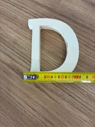 Letra D de madera decorativa
