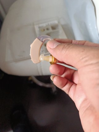 Amplificador de sonido MEDCA rosa y dorado